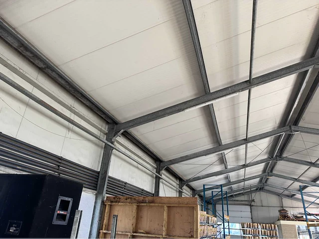 Staalconstructie met dak en deur (11,50x31,50 mtr) (363m2) - afbeelding 12 van  21