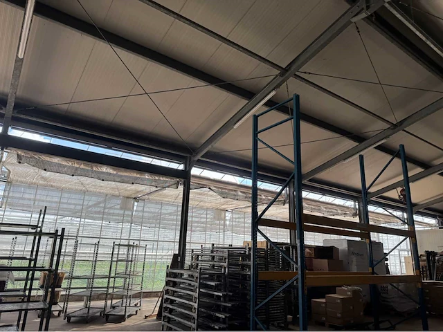 Staalconstructie met dak en deur (11,50x31,50 mtr) (363m2) - afbeelding 19 van  21