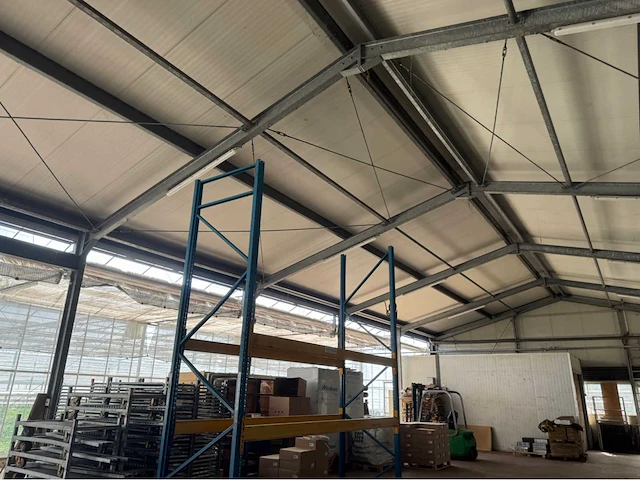 Staalconstructie met dak en deur (11,50x31,50 mtr) (363m2) - afbeelding 20 van  21