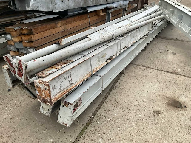 Staalconstructie met entresolvloer (10x 20 mtr) (200m2) - afbeelding 11 van  27