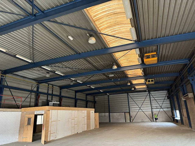 Staalconstructie met kraanbaan (18 x 35 mtr) (630m2) - afbeelding 47 van  68