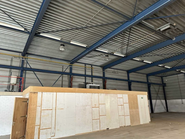 Staalconstructie met kraanbaan (18 x 35 mtr) (630m2) - afbeelding 66 van  68