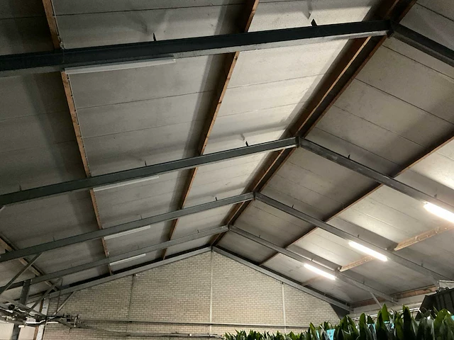 Staalconstructie met zonnepanelen installatie 16 x 80 mtr (1448m2) - afbeelding 9 van  49