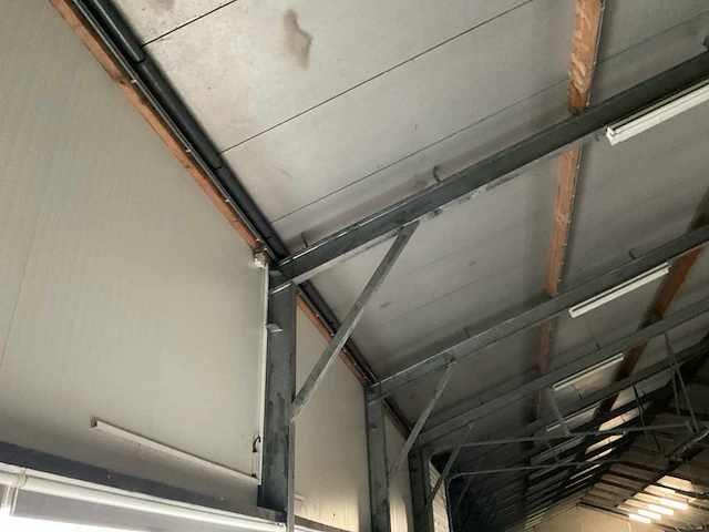 Staalconstructie met zonnepanelen installatie 16 x 80 mtr (1448m2) - afbeelding 21 van  49