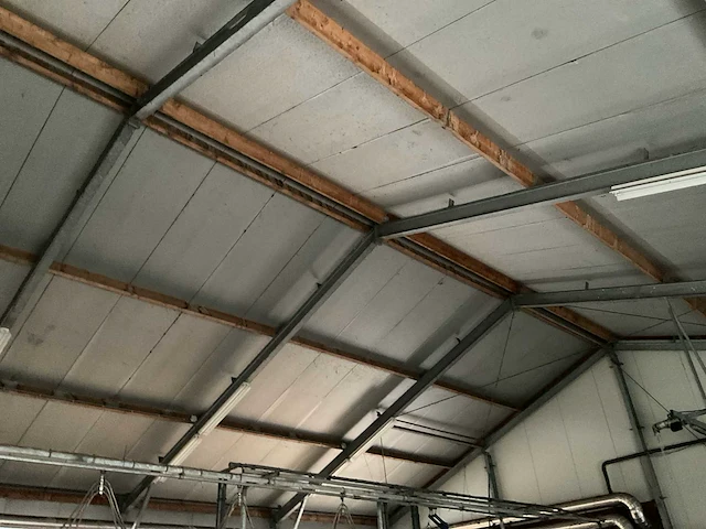 Staalconstructie met zonnepanelen installatie 16 x 80 mtr (1448m2) - afbeelding 25 van  49