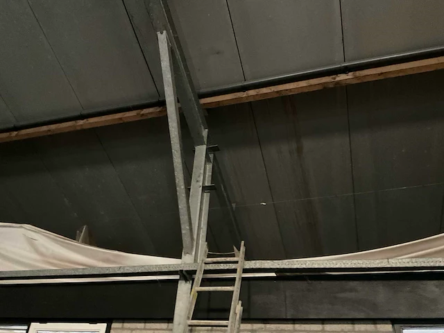 Staalconstructie met zonnepanelen installatie 16 x 80 mtr (1448m2) - afbeelding 26 van  49