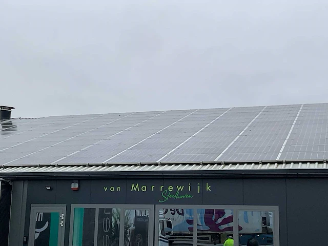 Staalconstructie met zonnepanelen installatie 16 x 80 mtr (1448m2) - afbeelding 33 van  49