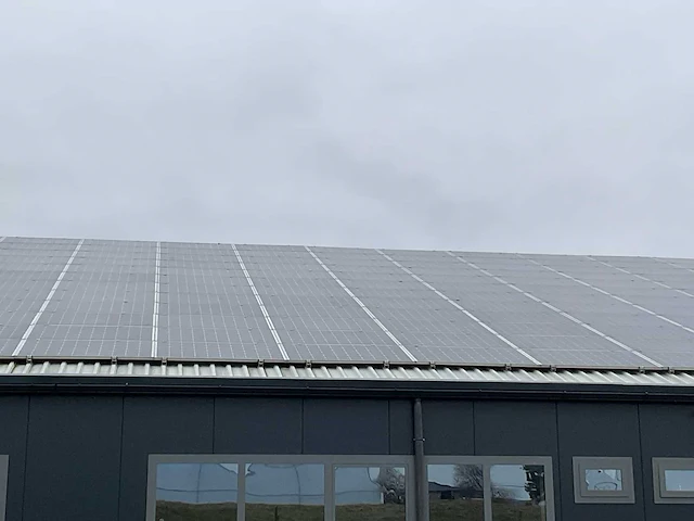 Staalconstructie met zonnepanelen installatie 16 x 80 mtr (1448m2) - afbeelding 34 van  49