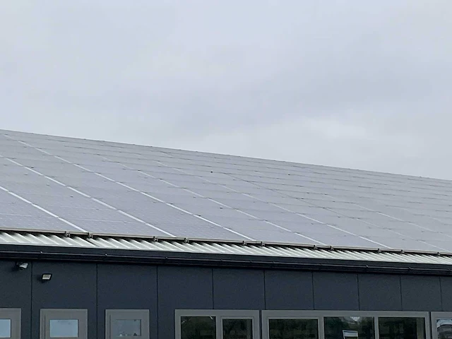 Staalconstructie met zonnepanelen installatie 16 x 80 mtr (1448m2) - afbeelding 35 van  49