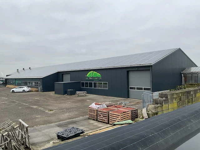 Staalconstructie met zonnepanelen installatie 16 x 80 mtr (1448m2) - afbeelding 32 van  49