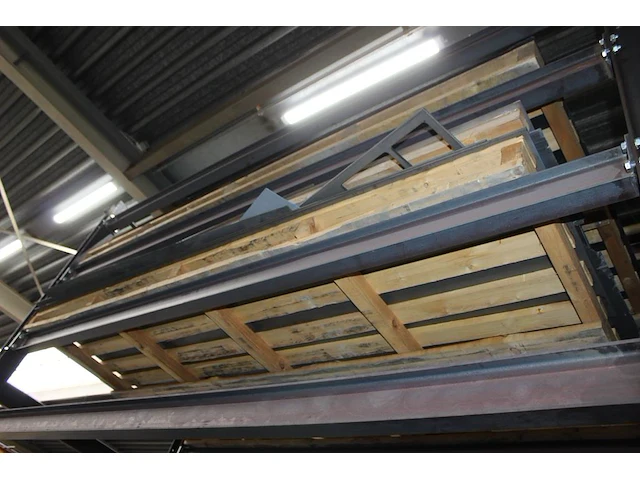 Staalplaten in platen in diverse maten en diktes in stelling let op inclusief pallets. - afbeelding 4 van  4