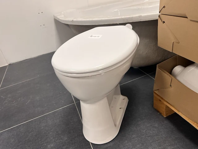 Staand toilet met zitting - afbeelding 2 van  3