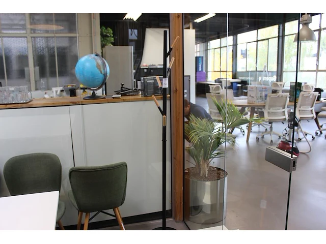 Staande kapstok met zes haken. hoogte 170 cm. - afbeelding 1 van  2