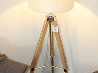 Staande lamp op driepoot, hoogte 146 cm. - afbeelding 2 van  2