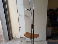 Staande lamp reeds in elkaar gezet - afbeelding 2 van  7