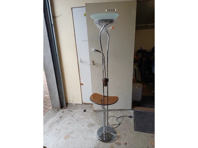 Staande lamp reeds in elkaar gezet - afbeelding 5 van  7