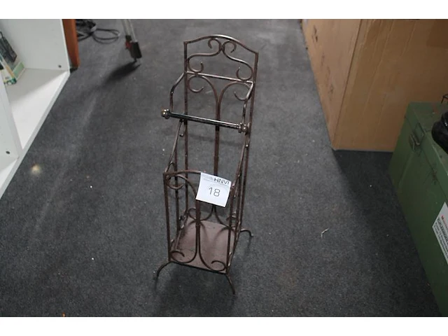 Staande metalen toiletrolhouder. - afbeelding 1 van  2