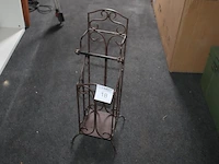 Staande metalen toiletrolhouder. - afbeelding 1 van  2