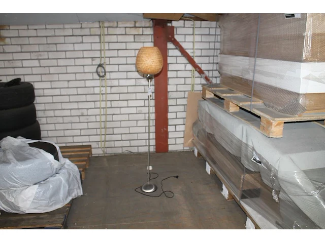 Staande schemerlamp. hoogte 145 cm - afbeelding 1 van  2