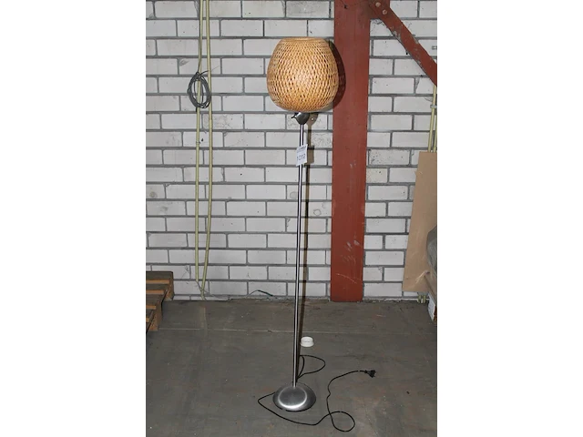 Staande schemerlamp. hoogte 145 cm - afbeelding 2 van  2