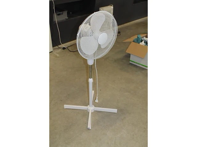 Staande ventilator blokker. - afbeelding 2 van  3