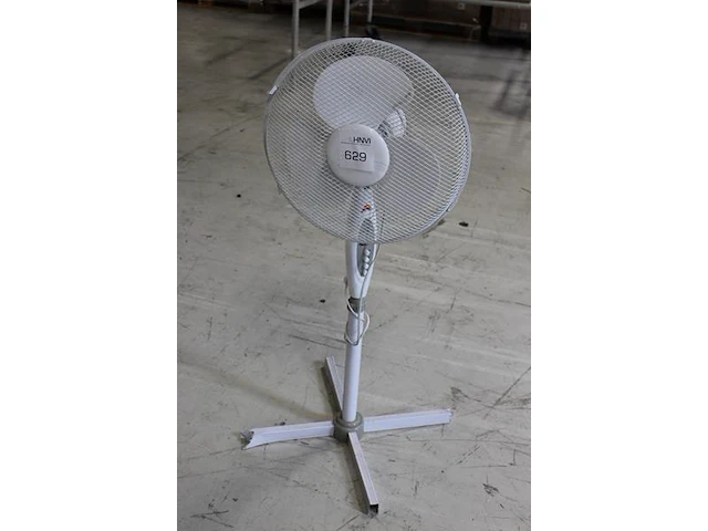 Staande ventilator met slechte voet. - afbeelding 2 van  2