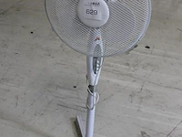 Staande ventilator met slechte voet. - afbeelding 2 van  2