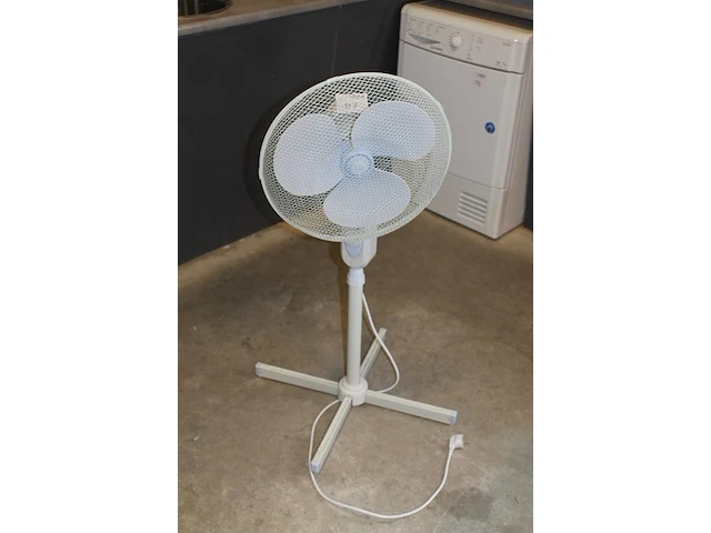 Staande ventilator. - afbeelding 2 van  2