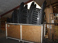 Stackchairs in twee kisten, ruim 200 stuks. - afbeelding 2 van  2