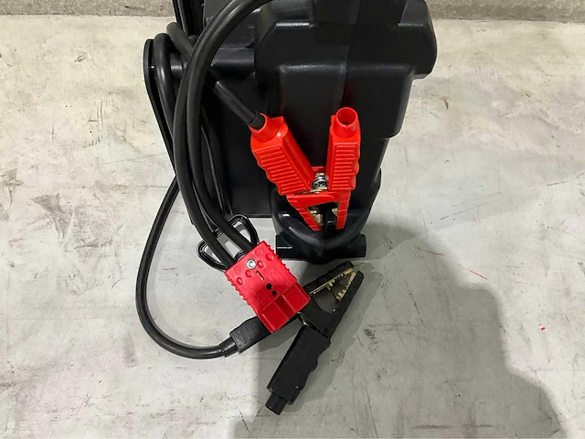 Stahltech 2025 12/24 volt startbooster - afbeelding 9 van  11