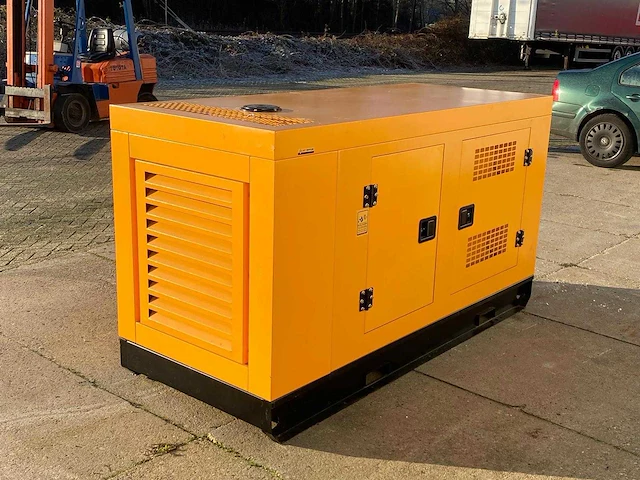 Stahltech st-70kva noodstroomaggregaat - afbeelding 4 van  12