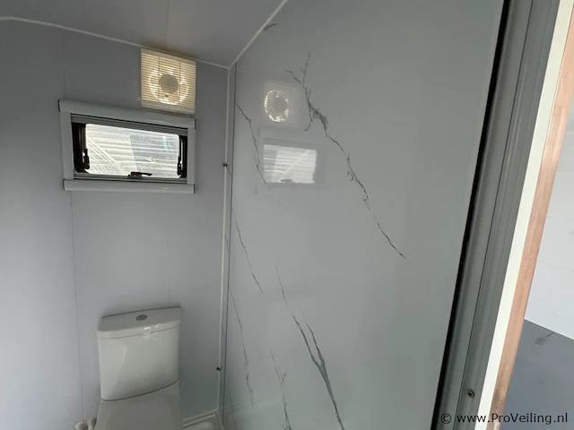 Stahlworks 4m-wit-a studio tiny house - afbeelding 12 van  16