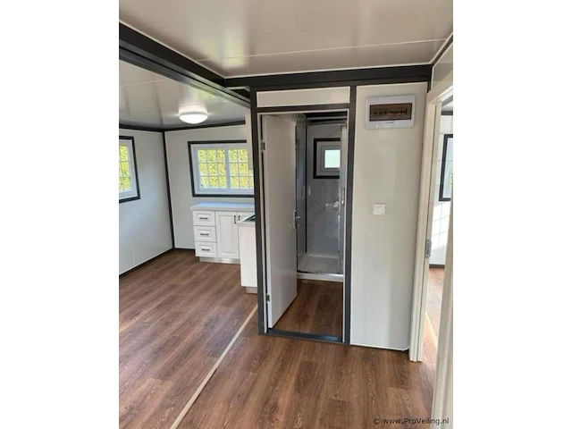 Stahlworks mobile tiny house met twee slaapkamers en een keuken deluxe (19x20ft) - afbeelding 3 van  16