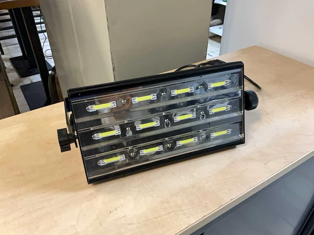 Stairville lf-12 led flash 12 stroboscoop - afbeelding 1 van  5