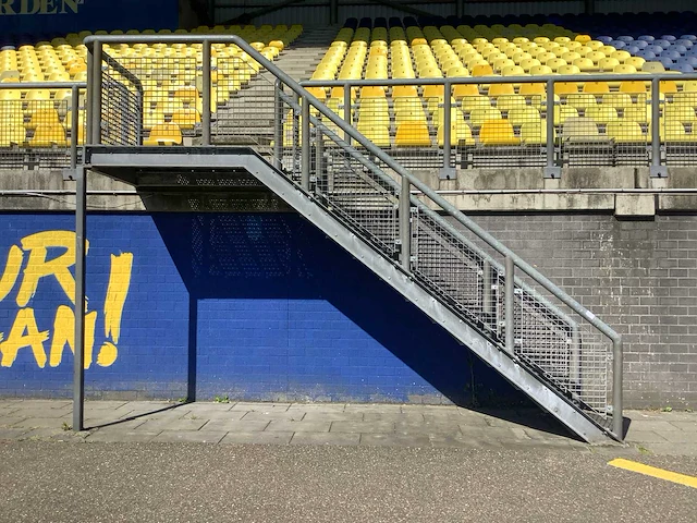 Stalen - tribune - bordestrap - afbeelding 2 van  5