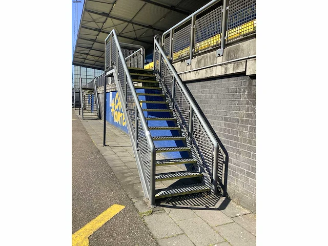 Stalen - tribune - bordestrap - afbeelding 3 van  5