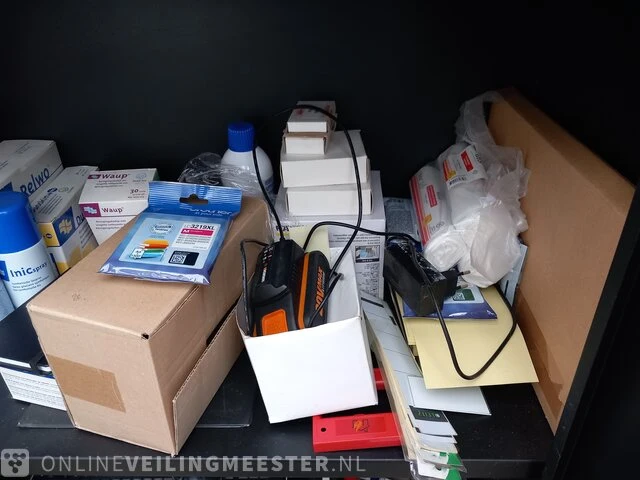 Stalen archiefkast met inhoud - afbeelding 10 van  12