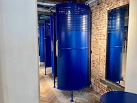 Stalen blauwe paskamer