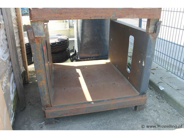 Stalen bok - 100x108x90 cm - afbeelding 1 van  5