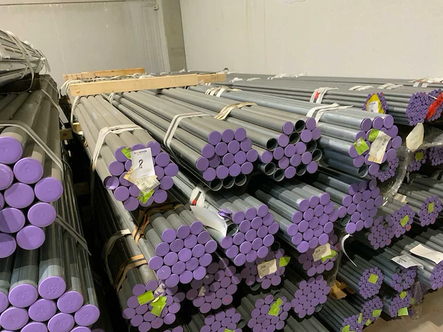 Stalen buis 54x6000mm (380x) - afbeelding 1 van  4