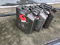 Stalen jerrycan (3x) - afbeelding 1 van  4