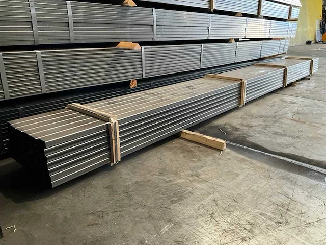 Stalen kokerprofielen e235 + cr1 s2 (2700kg) - afbeelding 1 van  7