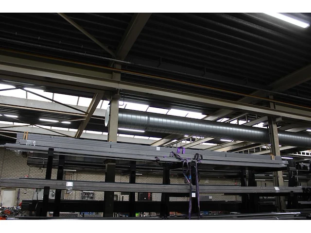 Stalen kokers 30 x 2 mm, lengte 6 m, 176 stuks op draagarm - afbeelding 1 van  2