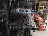Stalen kokers op vijf draagarmen excl. kavel 306, in maten 50 x 50, 40 x 40, 25 x 25 en 60 x 60 mm, totaal ... - afbeelding 2 van  2