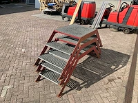 Stalen loopbrug/trap - afbeelding 1 van  3