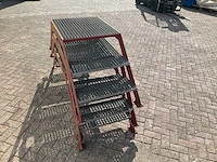 Stalen loopbrug/trap - afbeelding 2 van  3