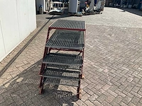 Stalen loopbrug/trap - afbeelding 2 van  3