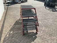Stalen loopbrug/trap - afbeelding 1 van  3