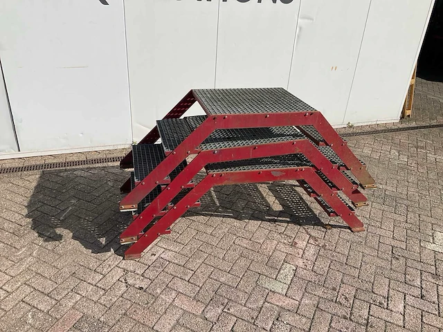 Stalen loopbrug/trap - afbeelding 3 van  3