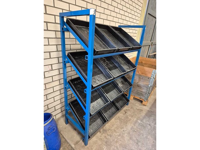 Stalen magazijnrek met kratten - afbeelding 2 van  2